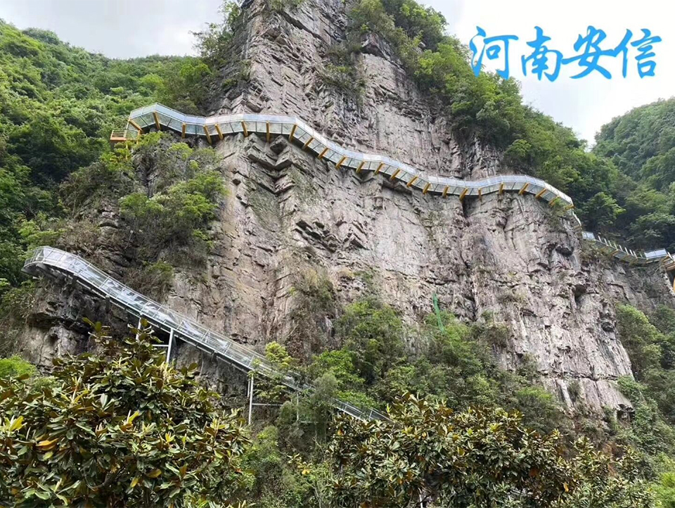 贵州遵义玻璃栈道