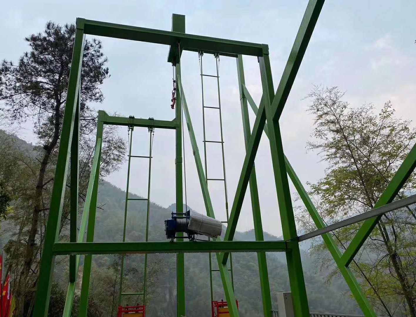 湖南娄底悬崖秋千