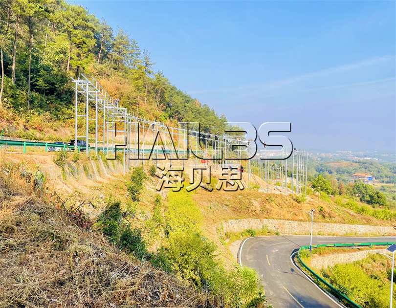 湖北鄂州玻璃漂流滑道施工现场