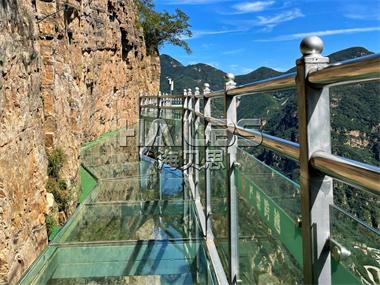 景区高空玻璃栈道